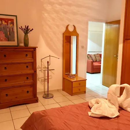 Sunny 1 Bedroom Kato * 파포스